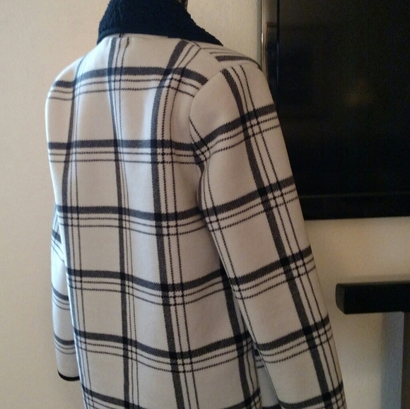 Soft  Black and White Jacket , size Small - Picture 4 of 8